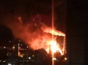 На атакованому об'єкті вирує сильна пожежа