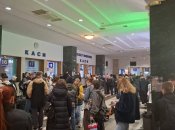 На вокзалах образовались длинные очереди