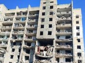 Россияне уничтожили 9-этажный дом в Сергеевке