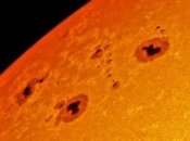 "Архипелаг" солнечных пятен больше Земли в 15 раз