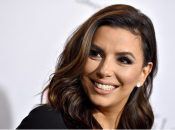 Через три недели после родов Ева Лонгория возвращается к работе