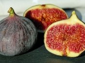 Понижает давление и укрепляет кости: диетолог назвала полезные свойства свежего инжира