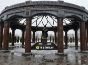 Помпезно открытые некоторые мемориалы теперь стоят без внимания горожан