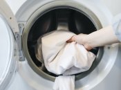Почему пододеяльник "съедает" вещи при стирке и что с этим делать