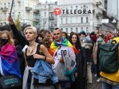 В Киеве представители ЛГБТ вышли на марш