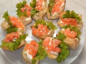 Слойки з червоною рибою