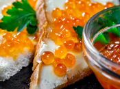 Икру можно подать красиво, эффектно и без хлопот