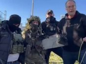 Геращенко рядом с правоохранителями