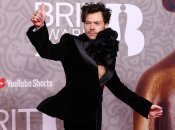 Гарри Стайлз всегда удивляет фанов своим стилем