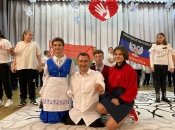 Білоруські ЗМІ не приховують, що дітей чекає "патріотичне виховання", символіка бойовиків "ДНР" та російські стрічки