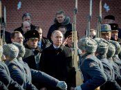 Володимир Путін на Красній площі оглядає війська