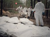 Замученные тела украинцев доставали из братской могилы больше недели