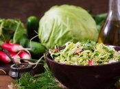 Салат "Весняний" з ранньою капустою