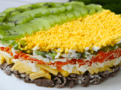 Праздничный салат из говядины и киви