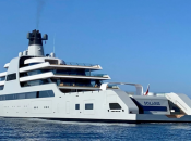 Роскошная яхта достигает 140 метров в длину