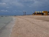 Море чистое, но неспокойное