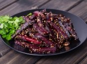 Салат получается сытным и полезным