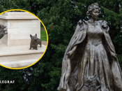 Статуя Елизавете  II