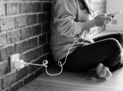 Иногда возможности зарядить телефон нет