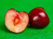 Как легко удалить косточки из вишни и черешни