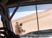 Это Дакар, а не паркур: гонщик кувыркнулся с дюны и поехал дальше (Видео)