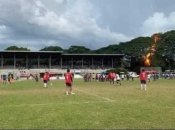 Блискавка влучила у футбольного арбітра під час матчу (відео)