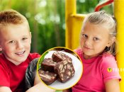 Дети, шоколадная колбаска