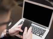 Як зарядити телефон без світла