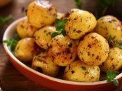 Смачний молодий картоплю