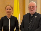 Елена Кондратюк и архиепископ Пол Ричард Галлахер