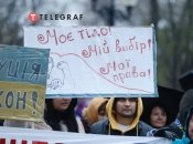 В Киеве протестуют против вакцинации от коронавируса.