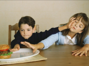 Сестры делятся на 2 типа - младшая и тиран: веселые шутки про семью