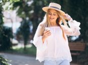 Девушка с телефоном