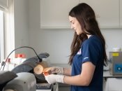 Выезд за границу для военнообязанных женщин-медиков разрешен