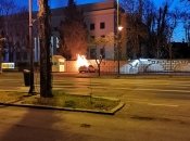 Авто врізалося біля центрального входу