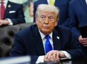 Дональд Трамп с неудачным гримом на лице