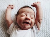 Слух, зрение и другие органы чувств у новорожденного: что нужно знать родителям