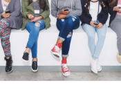 С детьми все прекрасно, это взрослые пытаются вернуть их в XX век: учитель о новом поколении