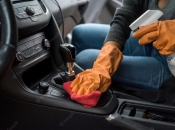 Чтобы эффективно высушить салон, придется заглянуть в самые отдаленные уголки.