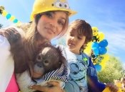 Звездный Инстаграм: Алена Водонаева с сыном нарядились в бананы