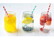 Как утолить жажду в жару летом: 5 рецептов фруктовой воды