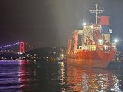 Судно BRIZA во время вынужденной остановки в Стамбуле