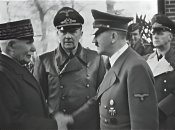 Маршал Франции Филипп Петен приветствует фюрера нацистской Германии Адольфа Гитлера. 24 октября 1940 года