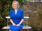 Лиз Трасс намекнула, что будет жестче Джонсона