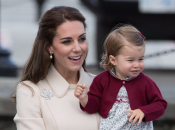 Принцесса Шарлотта копирует Кейт Миддлтон