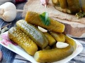 Маринованные огурцы - отличное дополнение к любому блюду