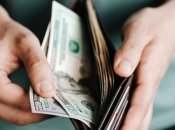 Жодного безладдя і рваних купюр: що категорично не можна зберігати в гаманці