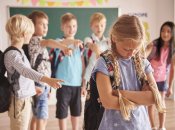 Девочке плюнули в лицо из-за ее национальности