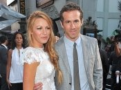 Беременная Блейк Лайвли на прогулке с мужем (ФОТО)