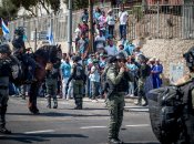 Полиция разгоняет митингующих